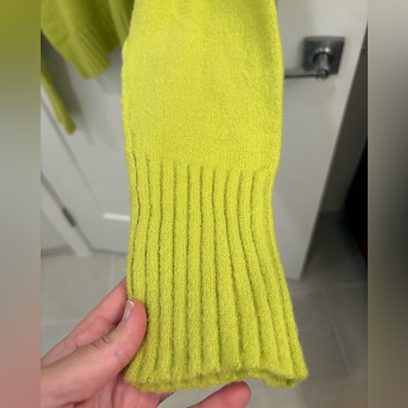 Free People Vancouver Mock Neck Chartreuse Sweater Size Large - Picture 9 of 9